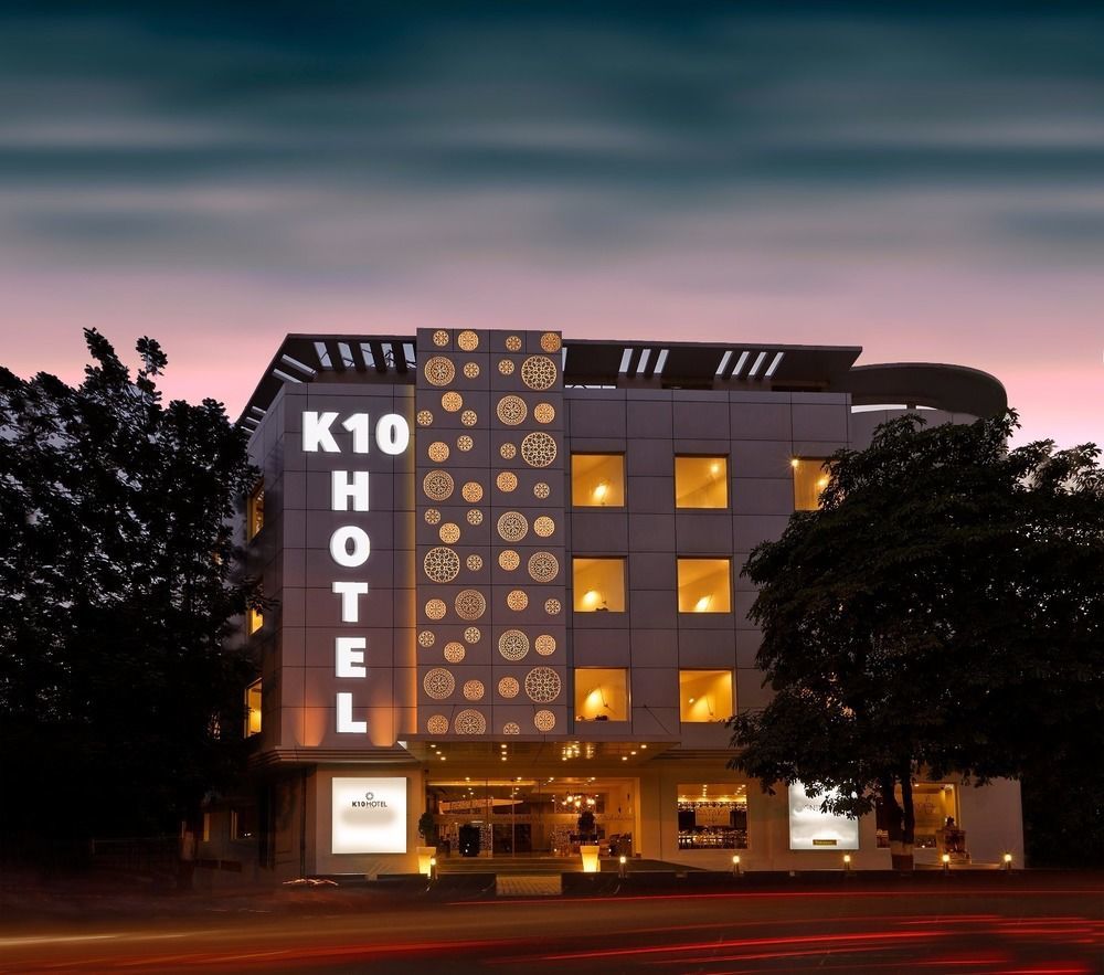 K10 Hotel Vadodara Bagian luar foto