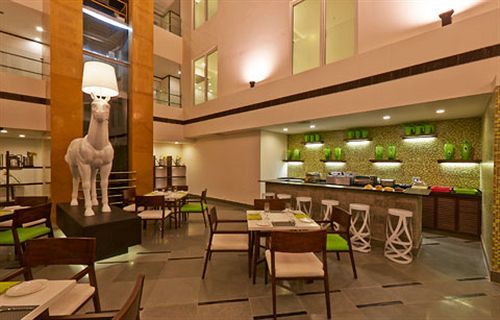 K10 Hotel Vadodara Bagian luar foto
