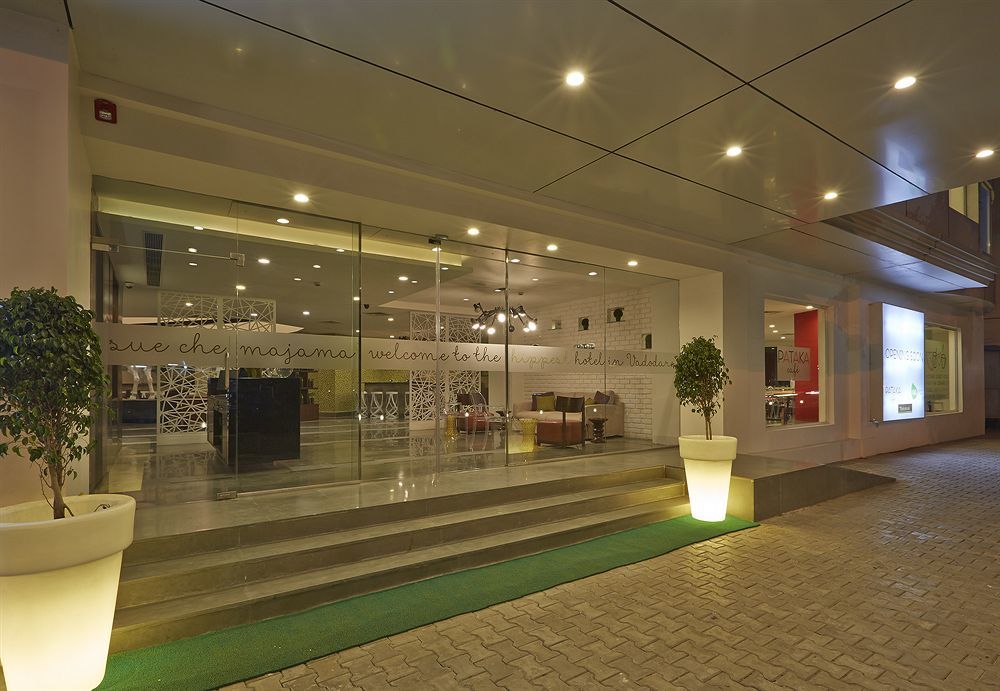 K10 Hotel Vadodara Bagian luar foto