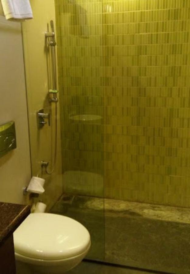 K10 Hotel Vadodara Bagian luar foto
