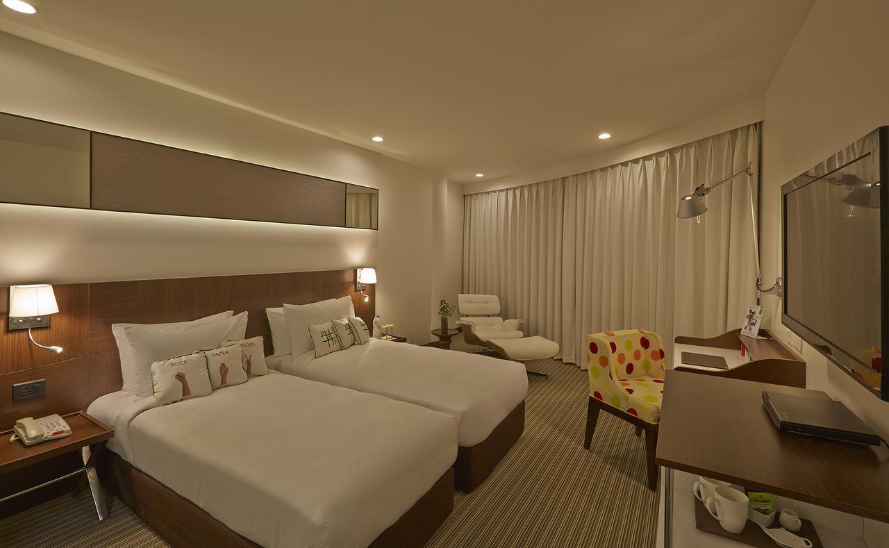 K10 Hotel Vadodara Bagian luar foto